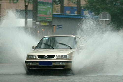 下雨天租车出行注意事项